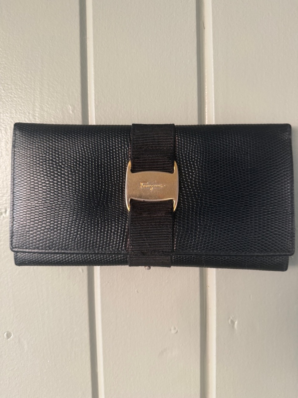 Salvatore Ferragamo Vara Bow Continental Wallet Black Textured Leather Clutch - Picture 2 of 13